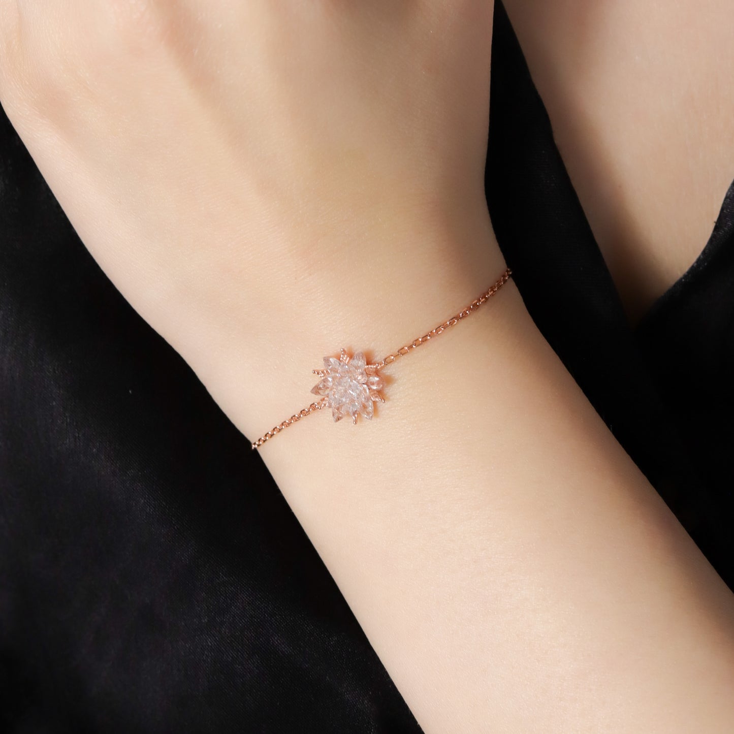 925 Ayar Gümüş Zirkon Taş'lı Lotus Bileklik