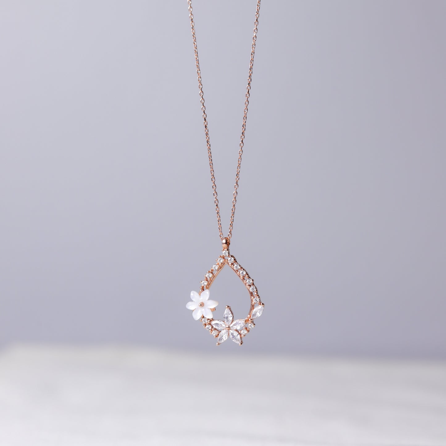 925 Ayar Gümüş Manolyalı Yıldız Kolye